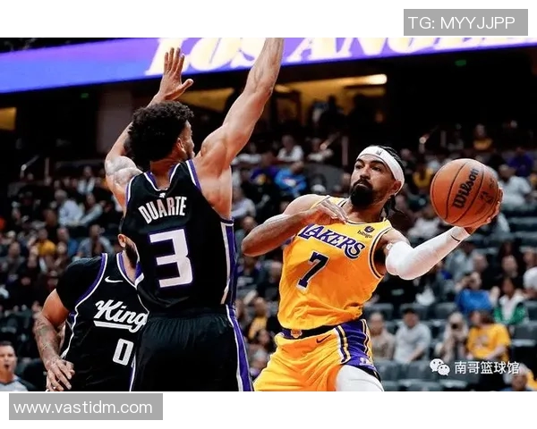 湖人对阵国王赛前深度分析及双方关键球员表现展望 湖人对阵国王赛前深度分析及双方关键球员表现展望