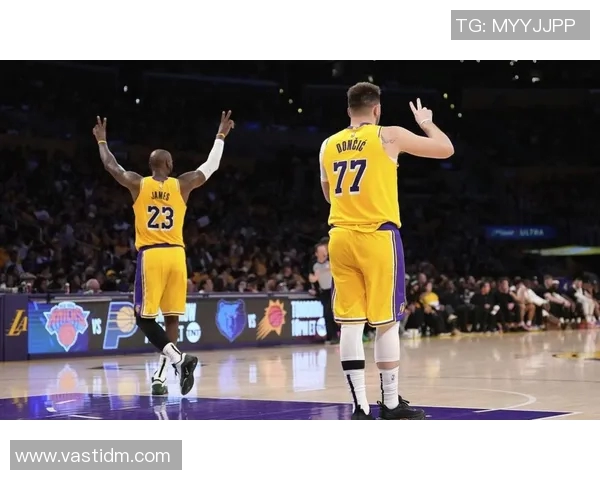 热火与湖人对决莫里斯表现抢眼引发球迷热议 热火与湖人对决莫里斯表现抢眼引发球迷热议